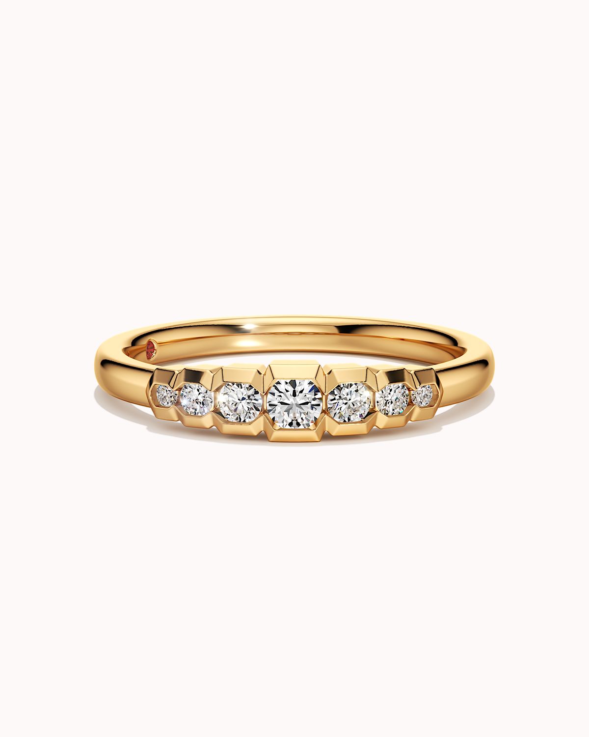 Graduated Gleam Ring